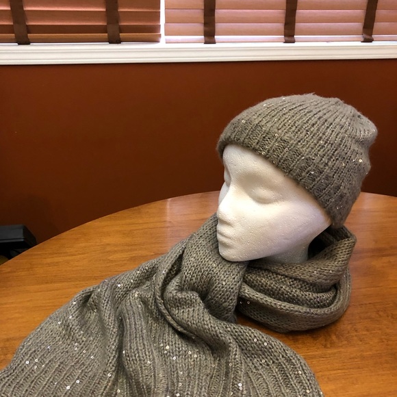 Sequin Slouch Toque and Scarf. - Picture 4 of 6